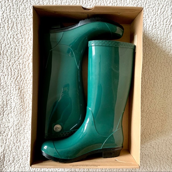 UGG Shaye Rain Boots with Fur in Pine Green NWT - Picture 2 of 5
